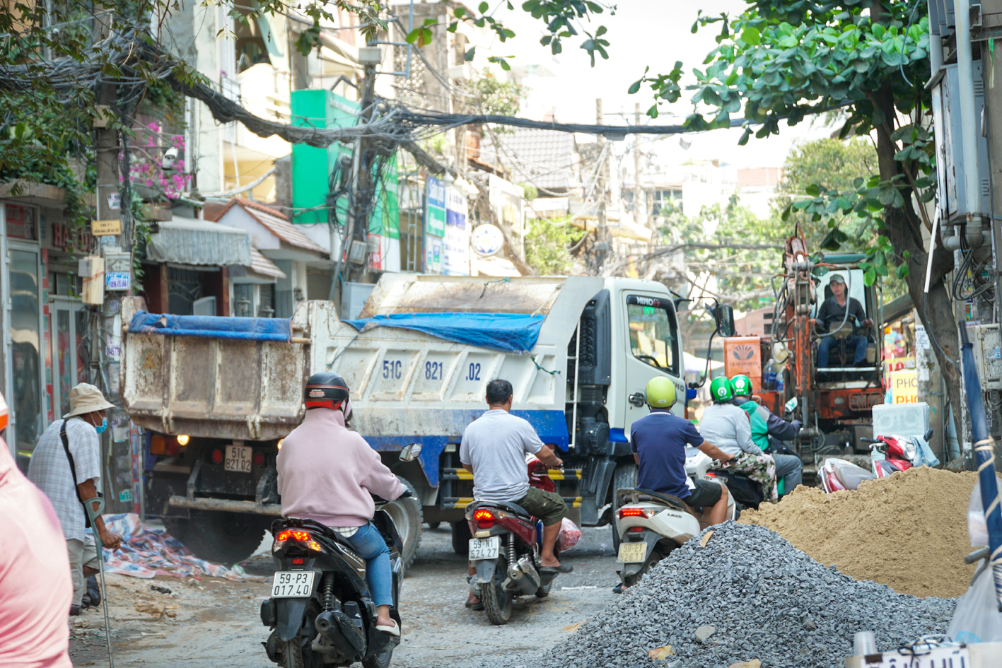 Sau 2 năm thi công, đường Nguyễn Văn Công vẫn chưa hoàn thành  khiến cuộc sống người dân bị đảo lộn