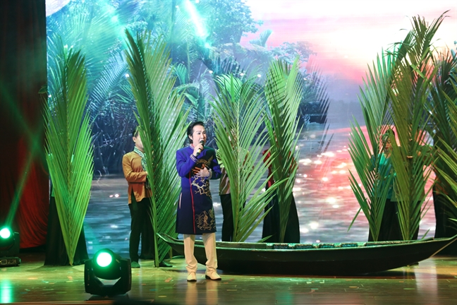 NSƯT Vũ Linh trong chương trình liveshow của cháu gái - ca sĩ Hồng Phượng vào năm 2019