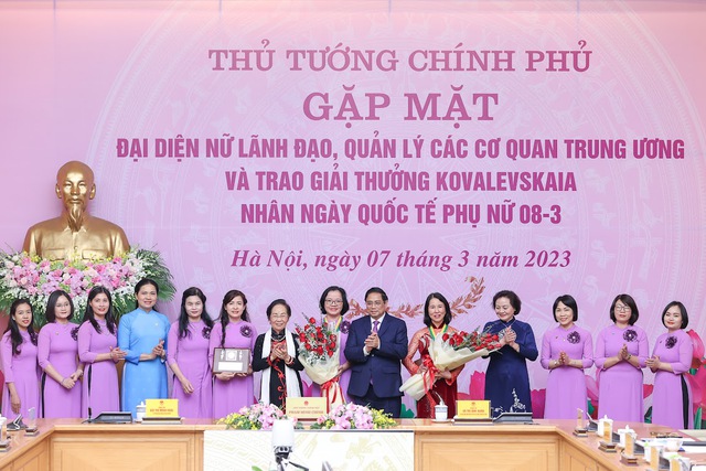 Thủ tướng Phạm Minh Chính trao