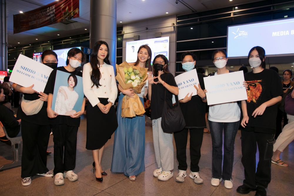 Một số fan Siho cũng có mặt ở sân bay để đón thần tượng. 