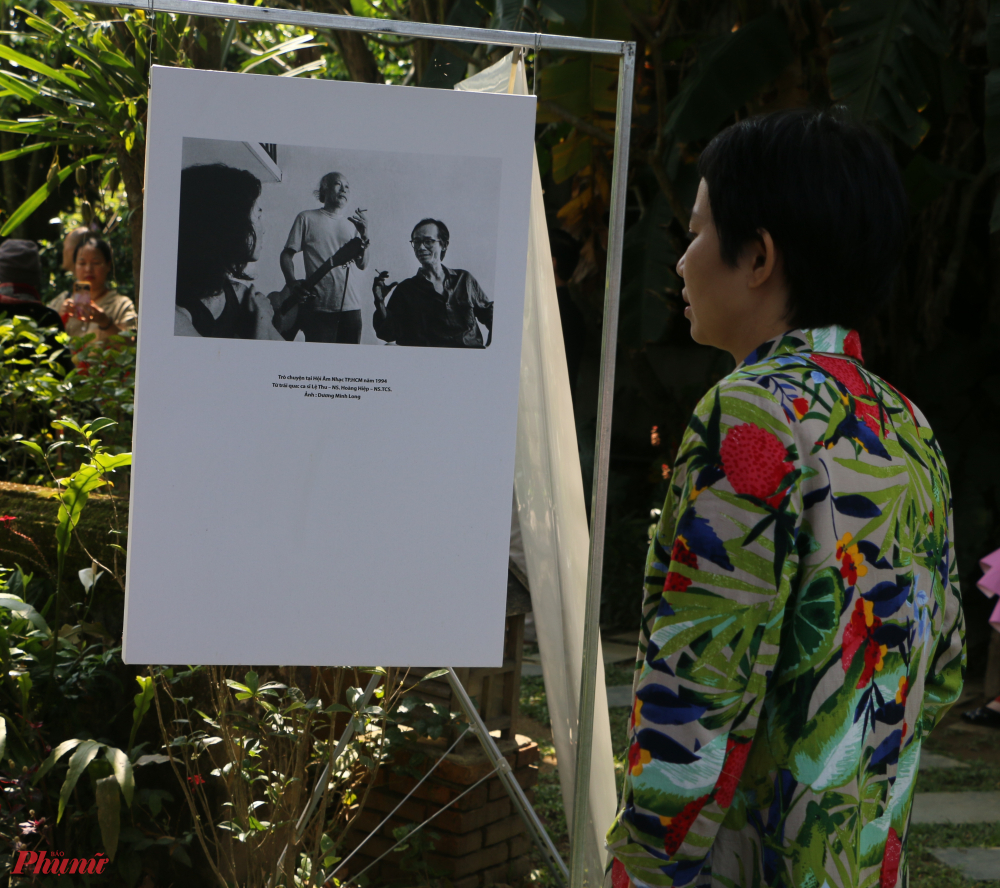 Người dân TP Huế được ngắm tronh 35 tám phẩm ảnh về Trịnh Công Sơn ngay chính trên quê hương ông