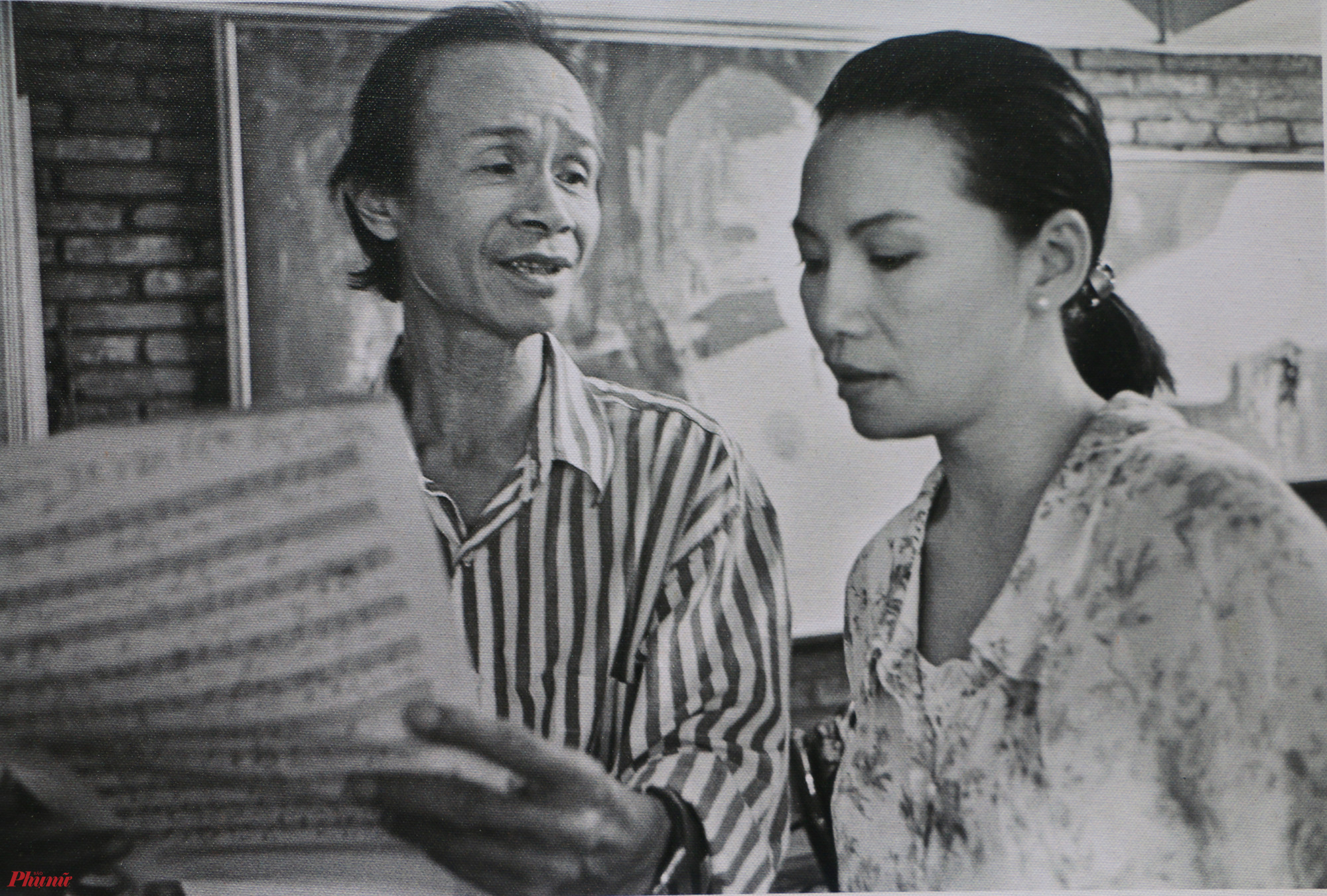 Trịnh Công Sơn tập hát cho em gái - ca sĩ Trịnh Vĩnh Trinh năm 1995. Bên cạnh Khánh Ly, Hồng Nhung, bà cũng là một trong những giọng ca nữ thể hiện nhạc Trịnh thành công với các nhạc phẩm như Hoa vàng mấy độ, Cho đời chút ơn