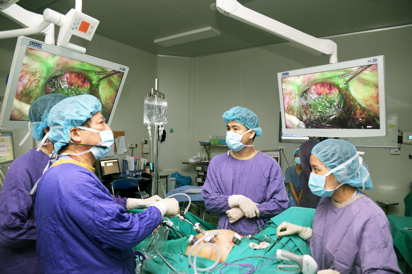 Từ tuần sau, hoạt động điều trị cho bệnh nhân ở Bệnh viện Hữu nghị Việt Đức trở lại bình thường (trong ảnh: Một ca mổ phiên tại bệnh viện này) - ẢNH: H.A.