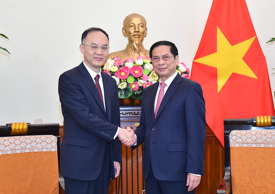 Bộ trưởng Bộ Ngoại giao Bùi Thanh Sơn tiếp Trợ lý Bộ trưởng Bộ Ngoại giao Trung Quốc Nông Dung