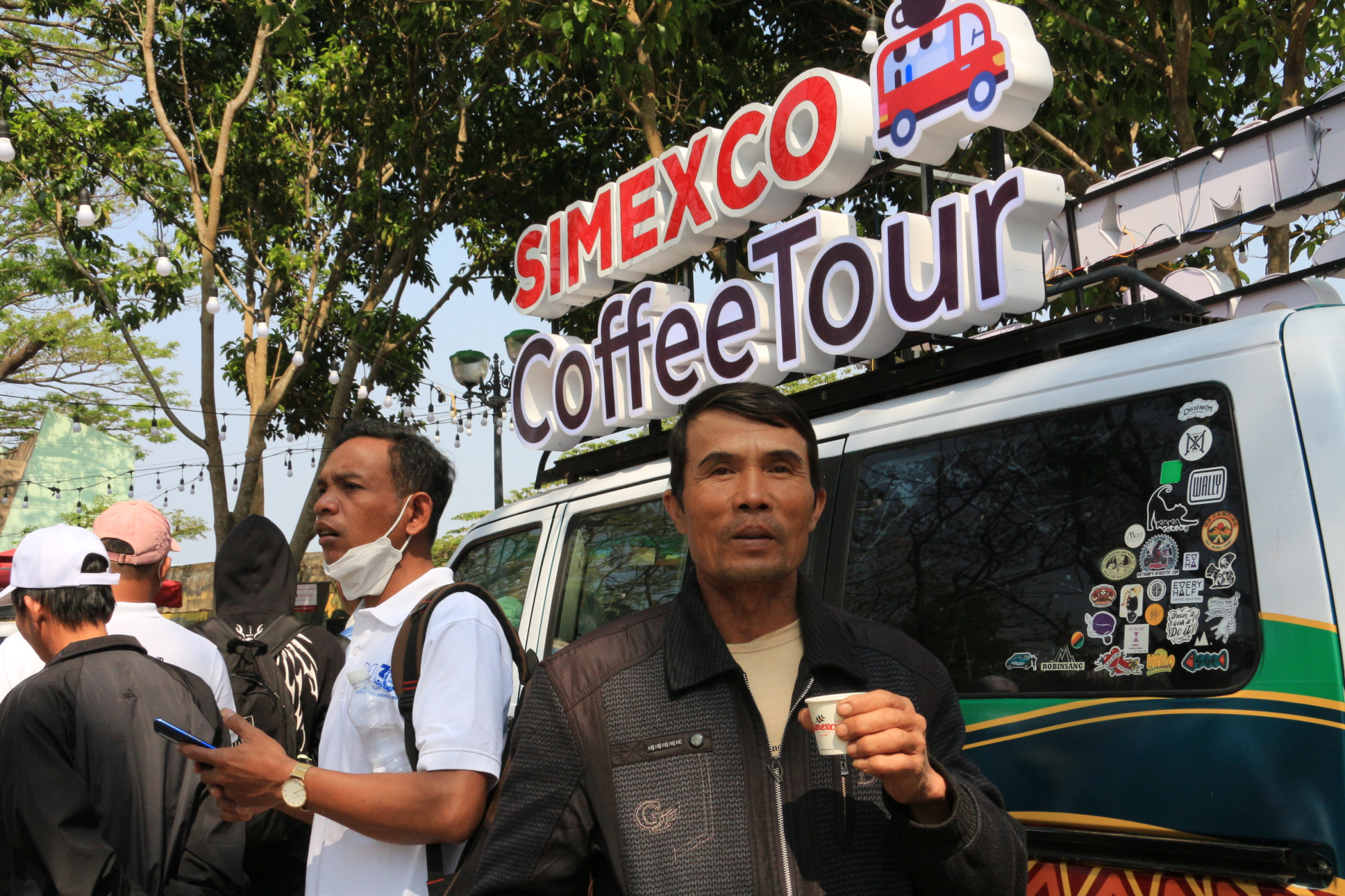 Với nhiều người dân Tây Nguyên nói chung và Đắk Lắk nói riêng, cà phê đã trở thành người bạn đồng hành mỗi ngày