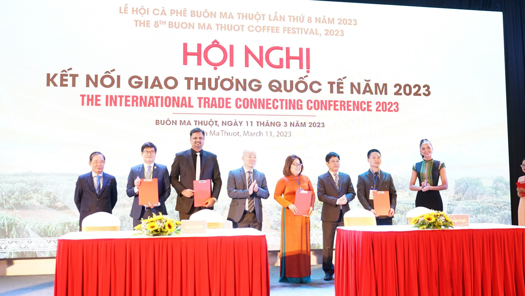  ại hội nghị, các công ty chế biến, xuất khẩu cà phê của tỉnh Đắk Lắk đã có 9 ký kết biên bản ghi nhớ, hợp tác với các đối tác thuộc tập đoàn, công ty đa quốc gia. 