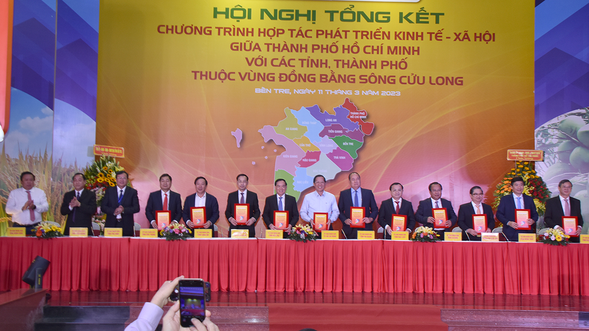 TP. Hồ Chí Minh và các tỉnh, thành ĐBSCL ký kết hợp tác đến năm 2025.