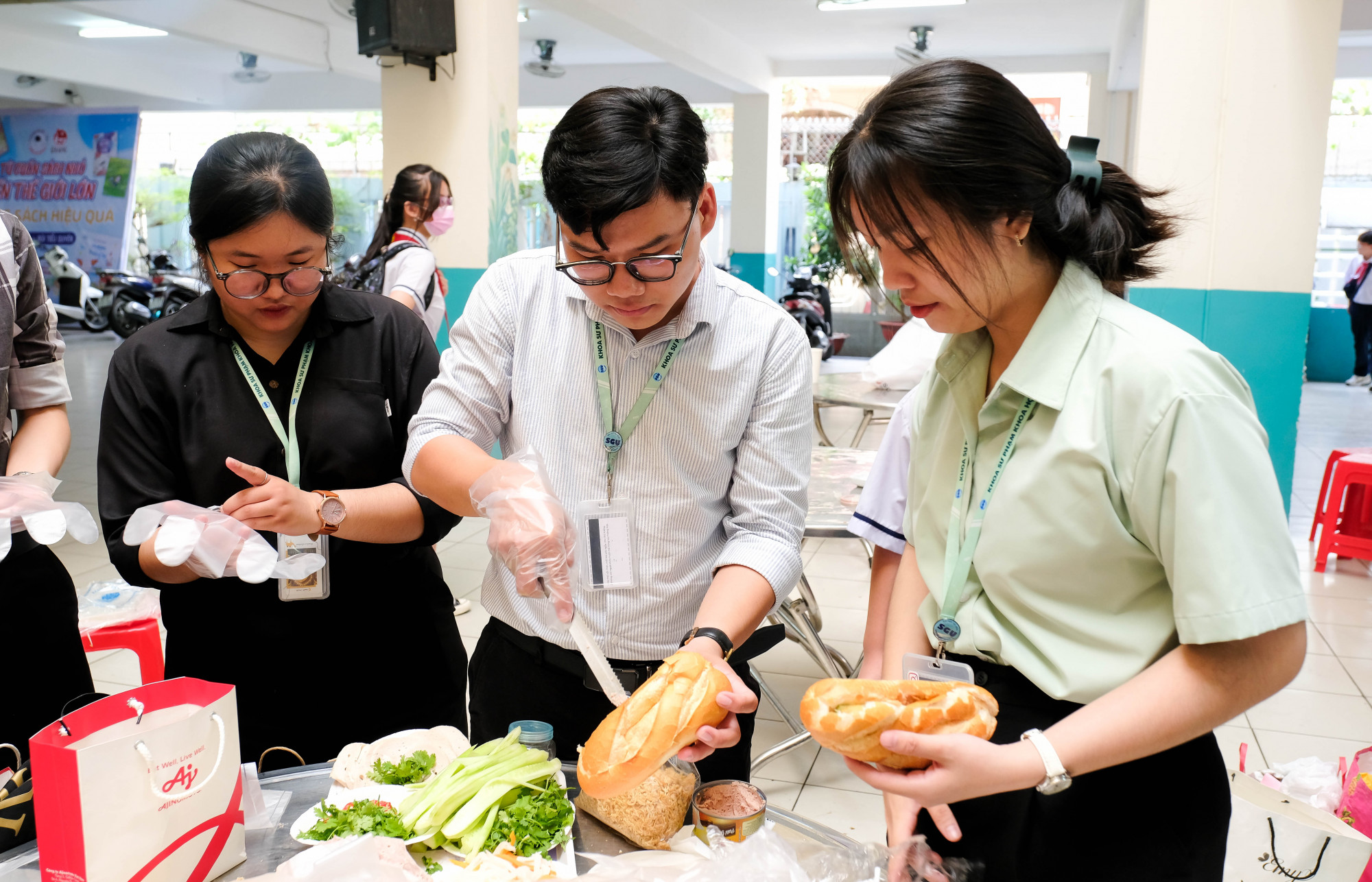 Giáo viên cùng hào hứng trải nghiệm