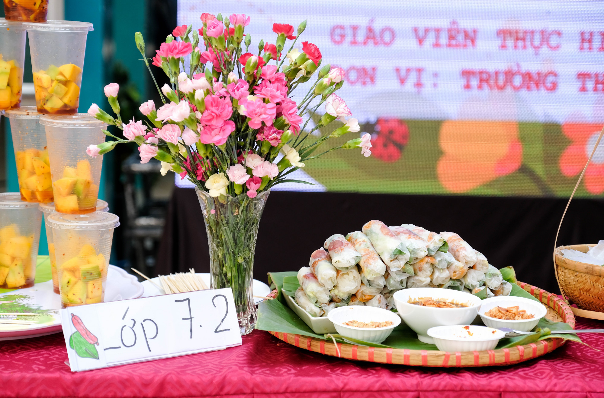 Các món ăn đường phố đặc sắc của TPHCM được tái hiện sinh động ngay trong giờ học của học sinh