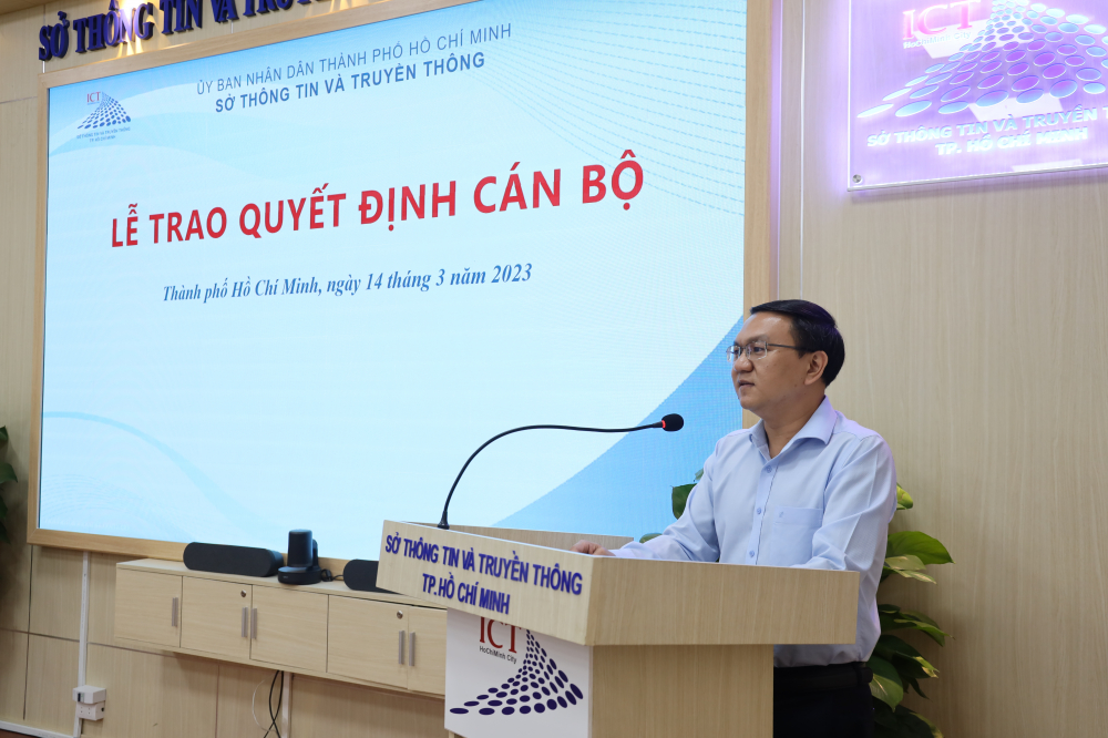 Ông Lâm Đình Thắng - giám đốc Sở TT-TT phát biểu tại lễ trao quyết định