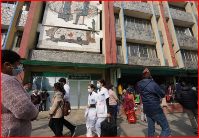 ác y tá người Nepal cân nhắc lợi ích của mức lương NHS, bất kỳ sự cạn kiệt nhân viên nào cũng sẽ làm trầm trọng thêm tình trạng thiếu hụt trong hệ thống chăm sóc sức khỏe ọp ẹp của đất nước