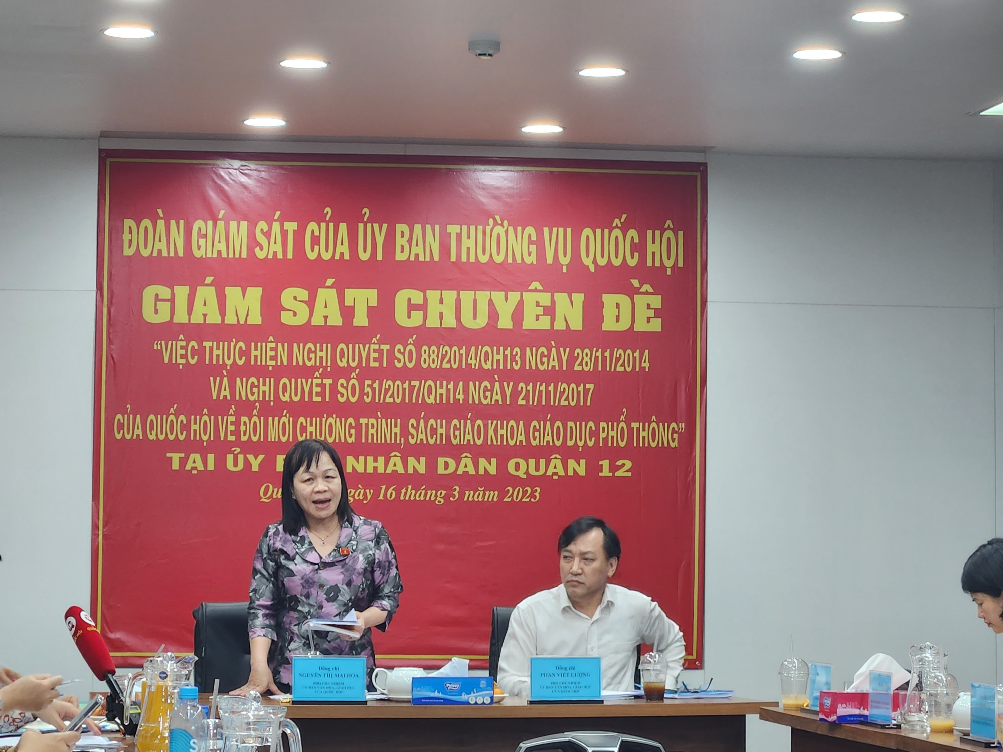 Bà Nguyễn Thị Mai Hoa thừa nhận giáo viên đang phải gồng 200% thời gian, công sức mới có thể đáp ứng được việc thực hiện Chương trình GDPT 2018