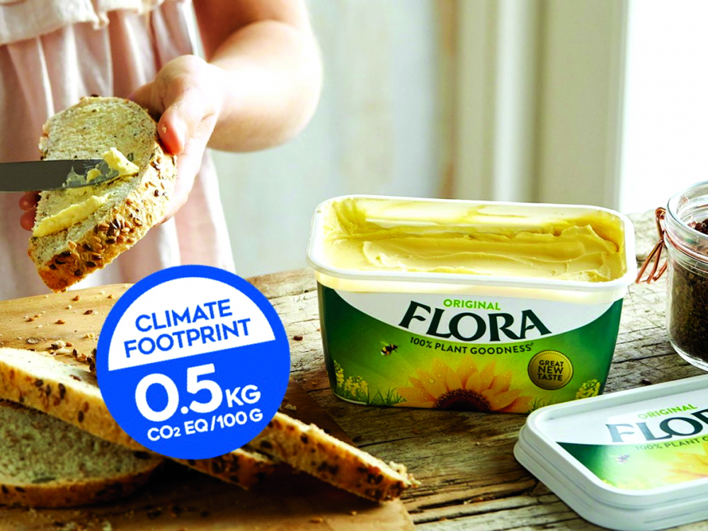 Thương hiệu bơ thực vật Flora của công ty thực phẩm nổi tiếng Upfield (Hà Lan) sử dụng tem nhãn thể hiện thông số khí thải như một cách nâng cao nhận thức cộng đồng về bảo vệ môi trường ẢNH: FLORA