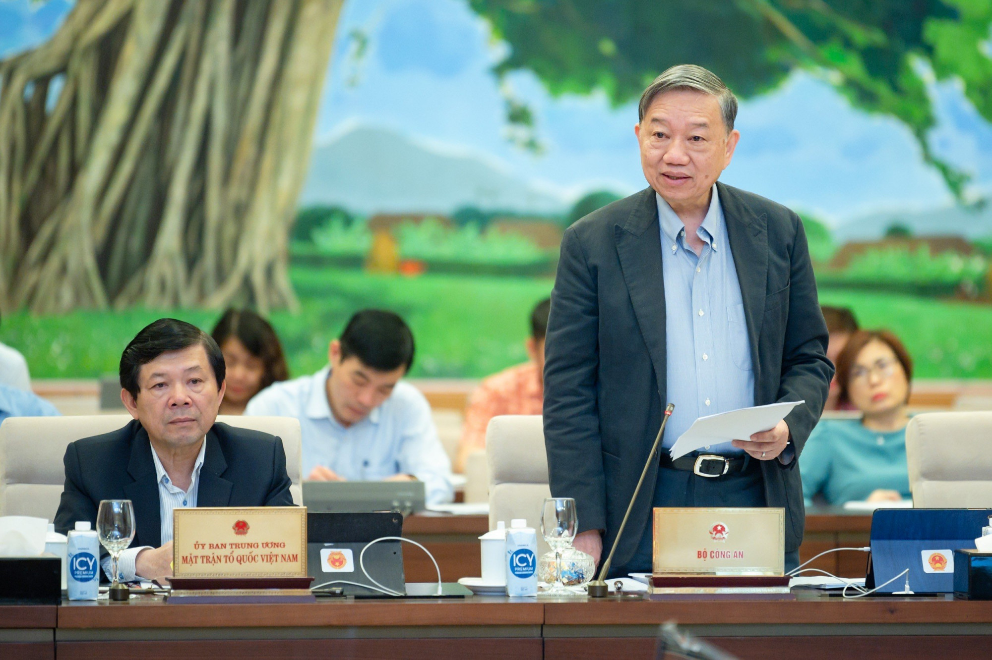 Bộ trưởng Bộ Công an Tô Lâm cho rằng, việc bổ sung cấp căn cước công dân cho trẻ dưới 14 tuổi là bảo đảm tính khả thi, đáp ứng yêu cầu của Chính phủ điện tử