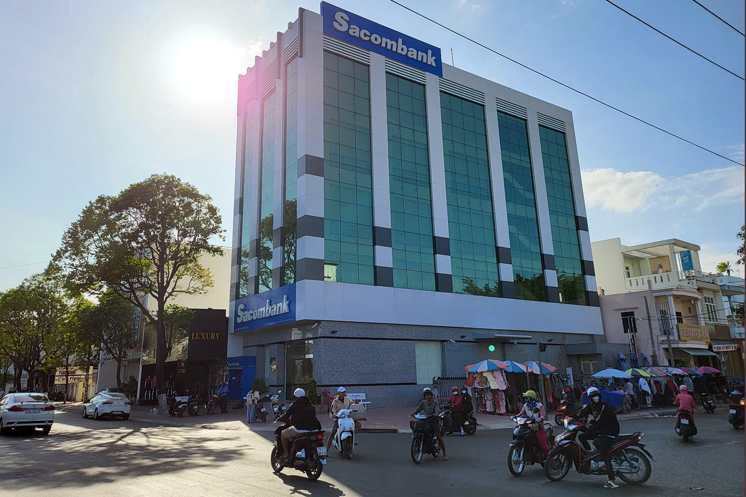 Phòng giao dịch Sacombank Cam Ranh - nơi khách hàng tố bị mất 46,9 tỷ đồng tiền gửi - Ảnh: Ngọc Xuân