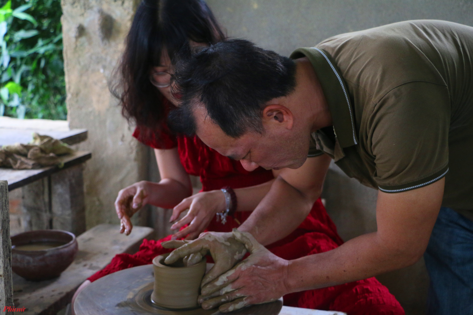 Nghề Gốm truyền thống của làng, dù số thợ theo nghề có giảm nhưng kỹ thuật truyền thống Gốm Phước Tích thì vẫn được lưu truyền cho đến ngày nay