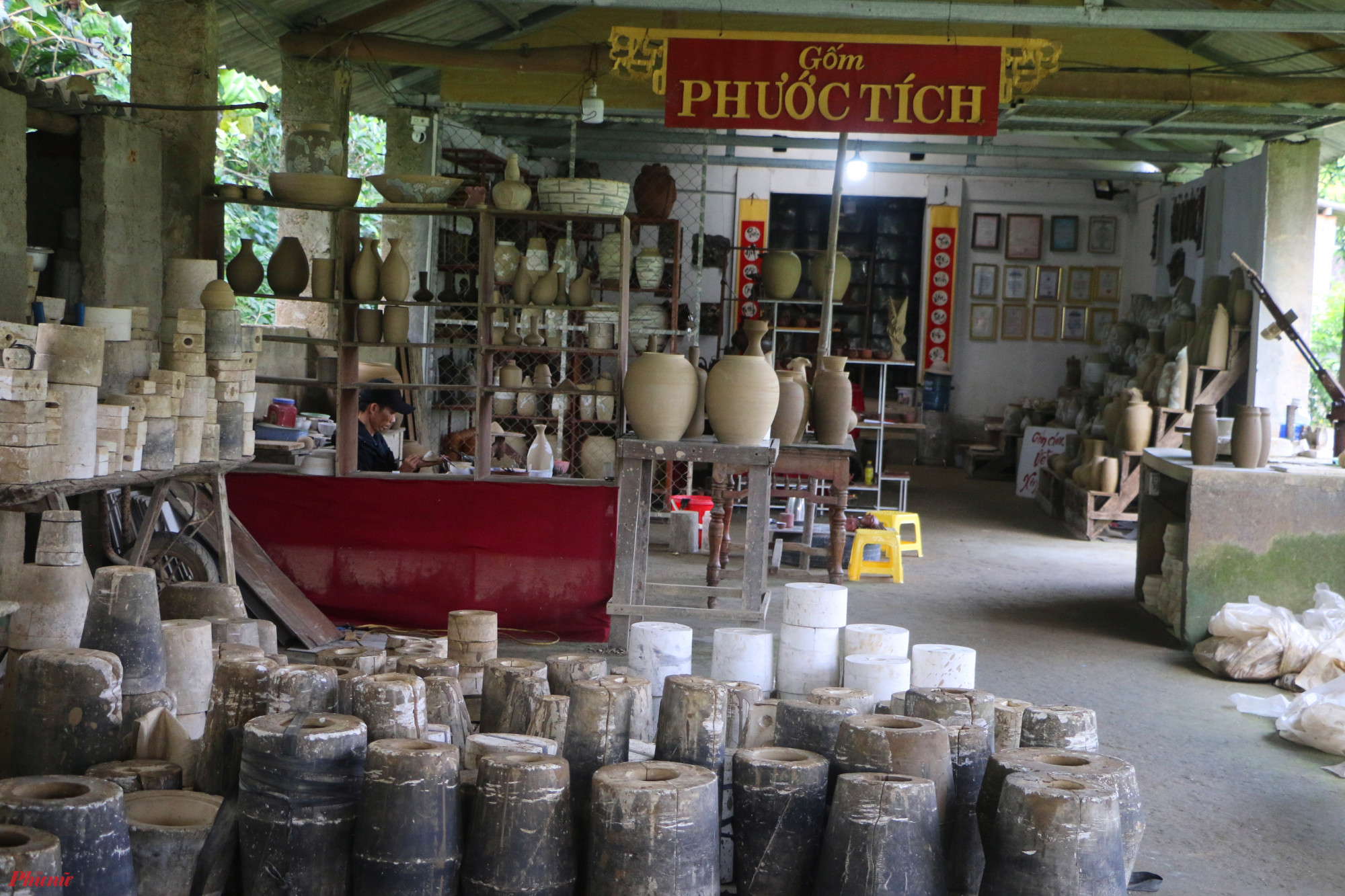 Các sản phẩm gốm Phước Tích có mẫu mã đa dạng.