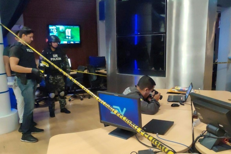 Bom thư phát nổ tại đài truyền hình ở Ecuador.