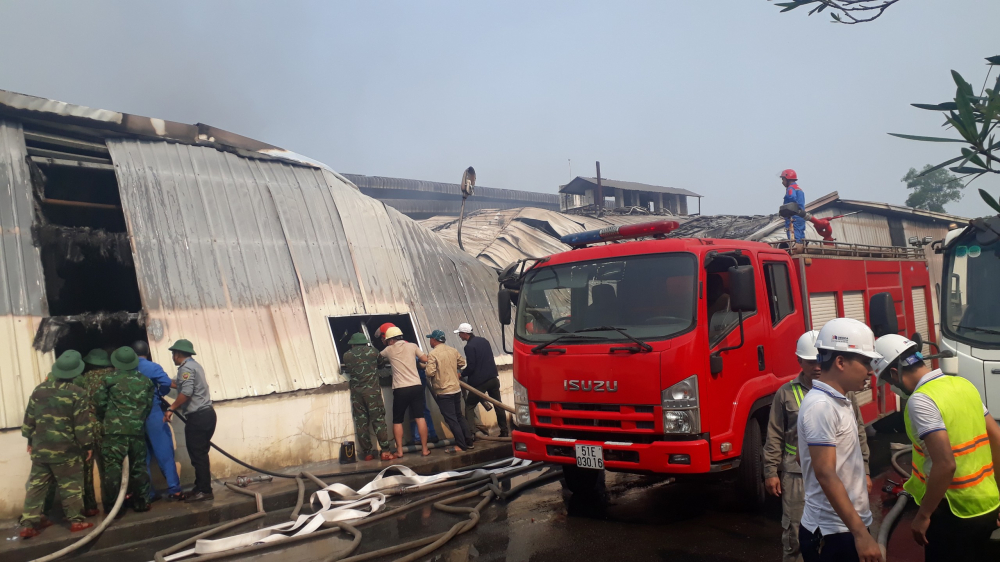 nhiều công nhân đến làm việc tại Nhà máy bánh gạo của Công ty CP One One miền Trung đóng trong Khu Kinh tế Chân Mây – Lăng Cô (thuộc địa bàn xã Lộc Tiến, huyện Phú Lộc) thì phát hiện, lửa bùng phát từ khu vực nhà xưởng sản xuất