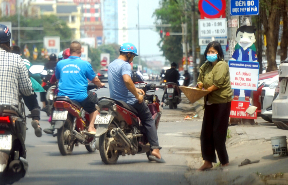 Người ăn xin có mặt ở nhiều nơi trên địa bàn TP Vinh - ẢNH: PHAN NGỌC