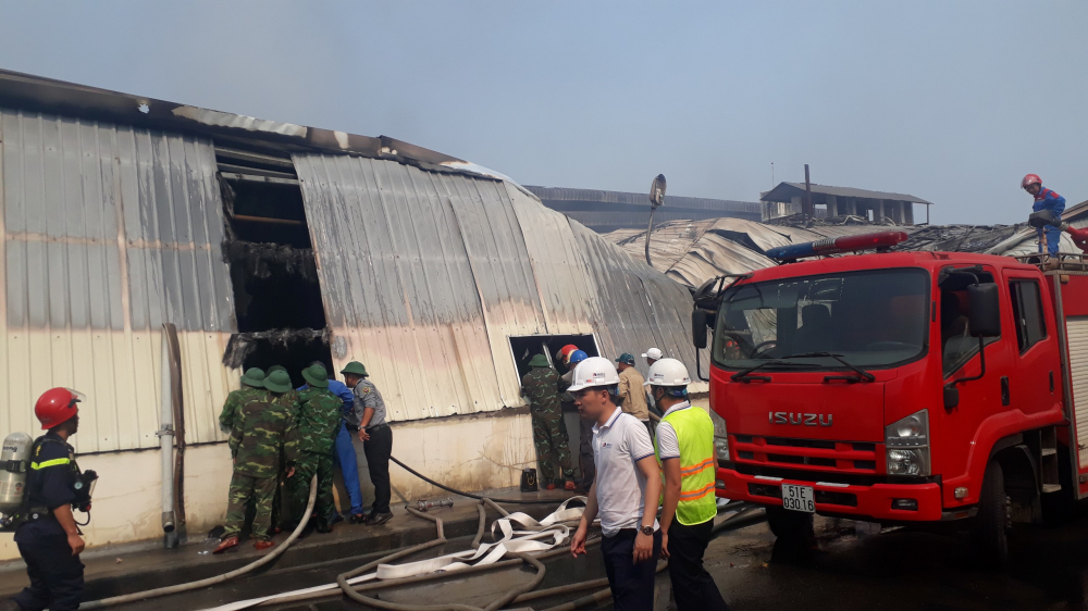 Phòng cảnh sát Phòng cháy, chữa cháy và Cứu nạn, cứu hộ Công an tỉnh Thừa Thiên Huế đã huy động 5 xe chữa cháy cùng hàng chục cán bộ, chiến sĩ đến hiện trường triển khai các biện pháp chữa cháy.