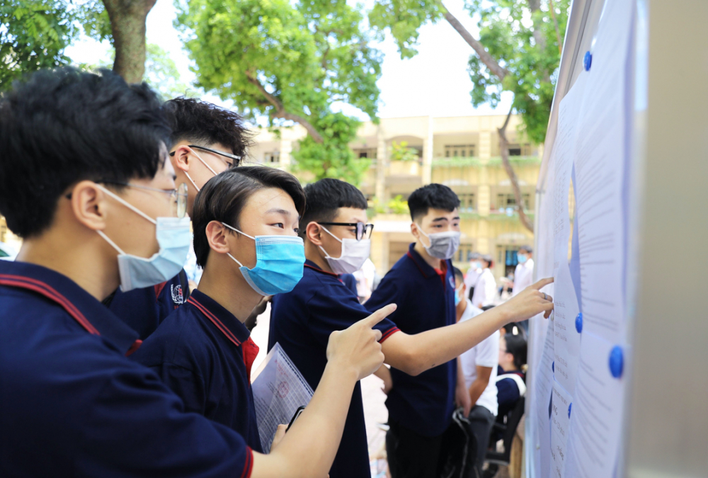 Học sinh ở TP Hà Nội dự kỳ thi vào lớp Mười năm học 2022-2023 - ẢNH: ĐẠI MINH