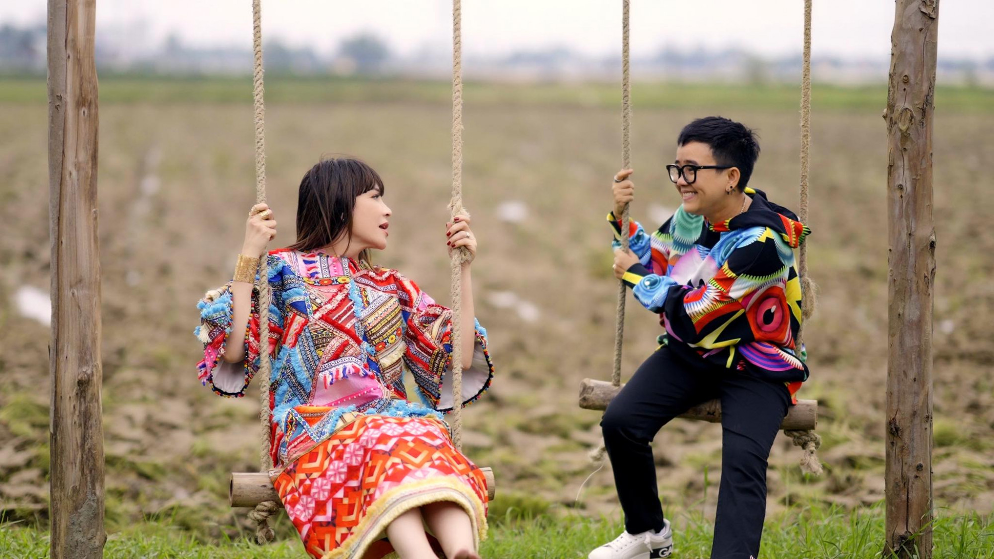 Gần 1 năm qua, ca sĩ Thanh Hà ra sản phẩm âm nhạc liên tục, với sự hỗ trợ của nhạc sĩ Phương Uyên