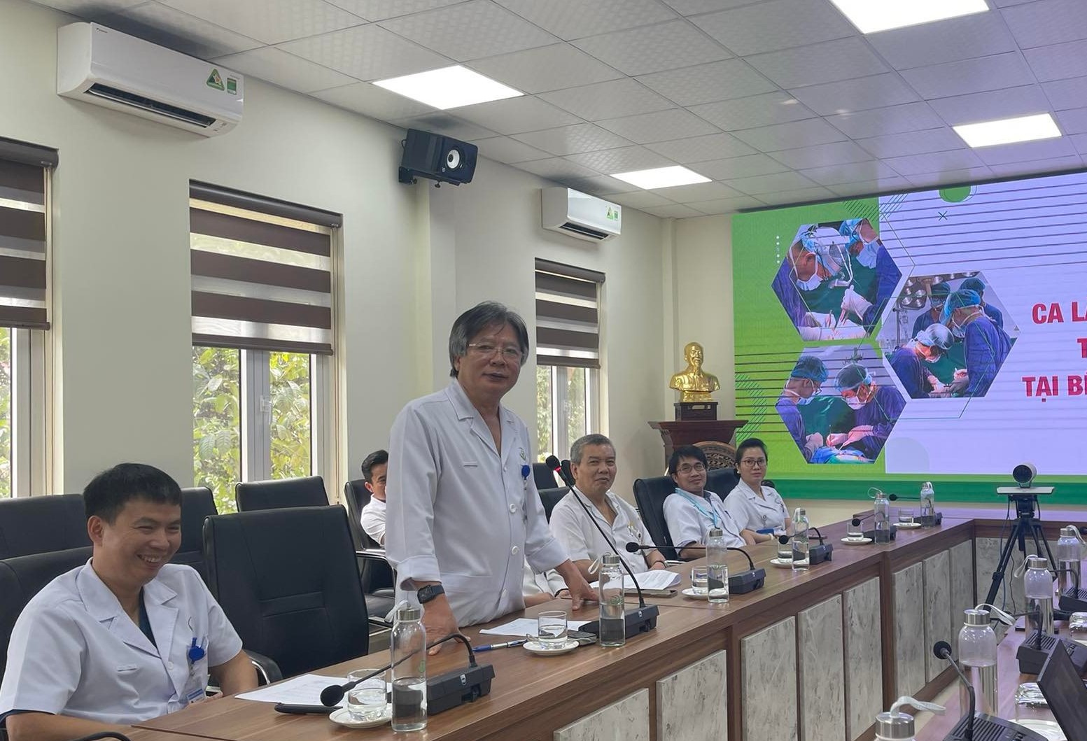 GS.TS Trần Bình Giang chia sẻ thông tin về ca hiến tạng từ người cho chết não thứ 100 tại bệnh viện.