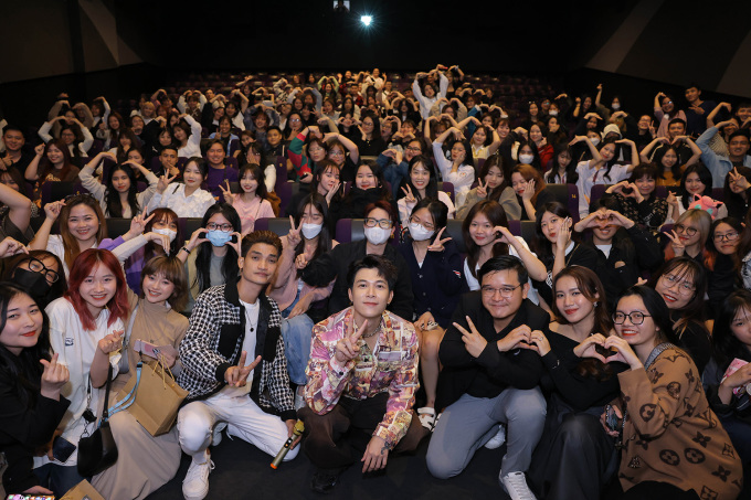 Diễn viên Anh Tú, Mạc Văn Khoa và đạo diễn Võ Thanh Hoà giao lưu với khán giả tại rạp ở Hà Nội vào tháng 3/2023