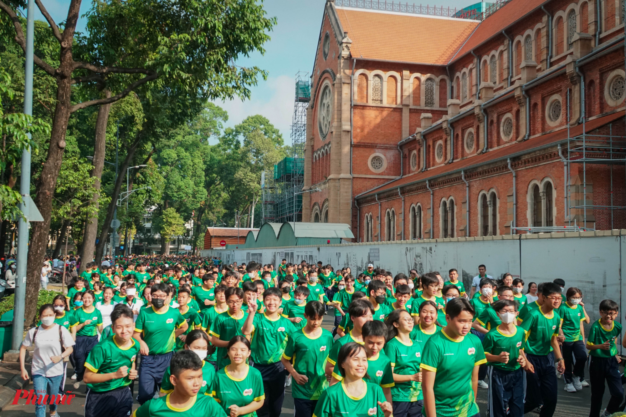 Các em nhỏ từ các trường tiểu học, THCS tham gia rất hào hứng, nhietj tình