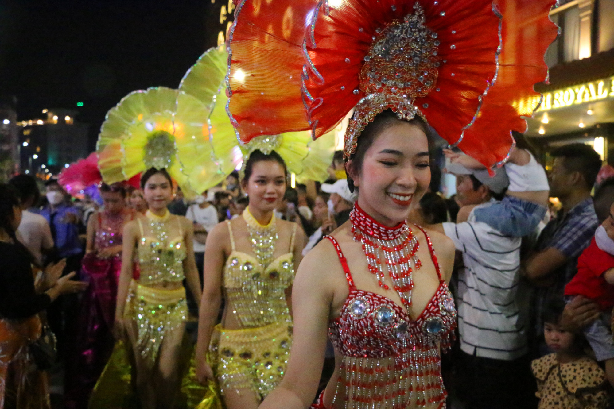 Ngay sau Lễ Khai trương Phố đi bộ Hai Bà Trưng sẽ diễn ra “Lễ hội Chào hè Huế 2023” với chương trình Carnival Sắc màu du lịch do Sở Du lịch Thừa Thiên-Huế phối hợp với UBND thành phố Huế và Hiệp hội Du lịch tỉnh thực hiện