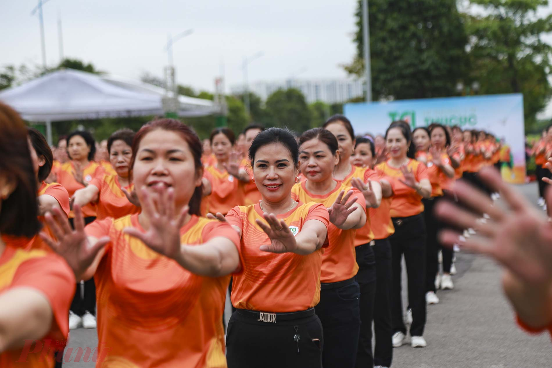 Phát biểu tại chương trình, Phó Chủ tịch Trung ương Hội Liên hiệp phụ nữ Việt Nam Nguyễn Thị Minh Hương cho biết, nhận thức được tầm quan trọng của việc rèn luyện thể dục thể thao, đặc biệt đối với sức khỏe người phụ nữ, nhiều nhiệm kỳ qua, Trung ương Hội Liên hiệp phụ nữ Việt Nam đã thường xuyên tuyên truyền, vận động, phát triển phong trào thể dục thể thao quần chúng trong phụ nữ và phát động “Hằng năm, mỗi cơ sở Hội duy trì thường xuyên ít nhất 1 loại hình hoạt động để vận động phụ nữ nâng cao kiến thức, trau dồi đạo đức, rèn luyện sức khỏe”.