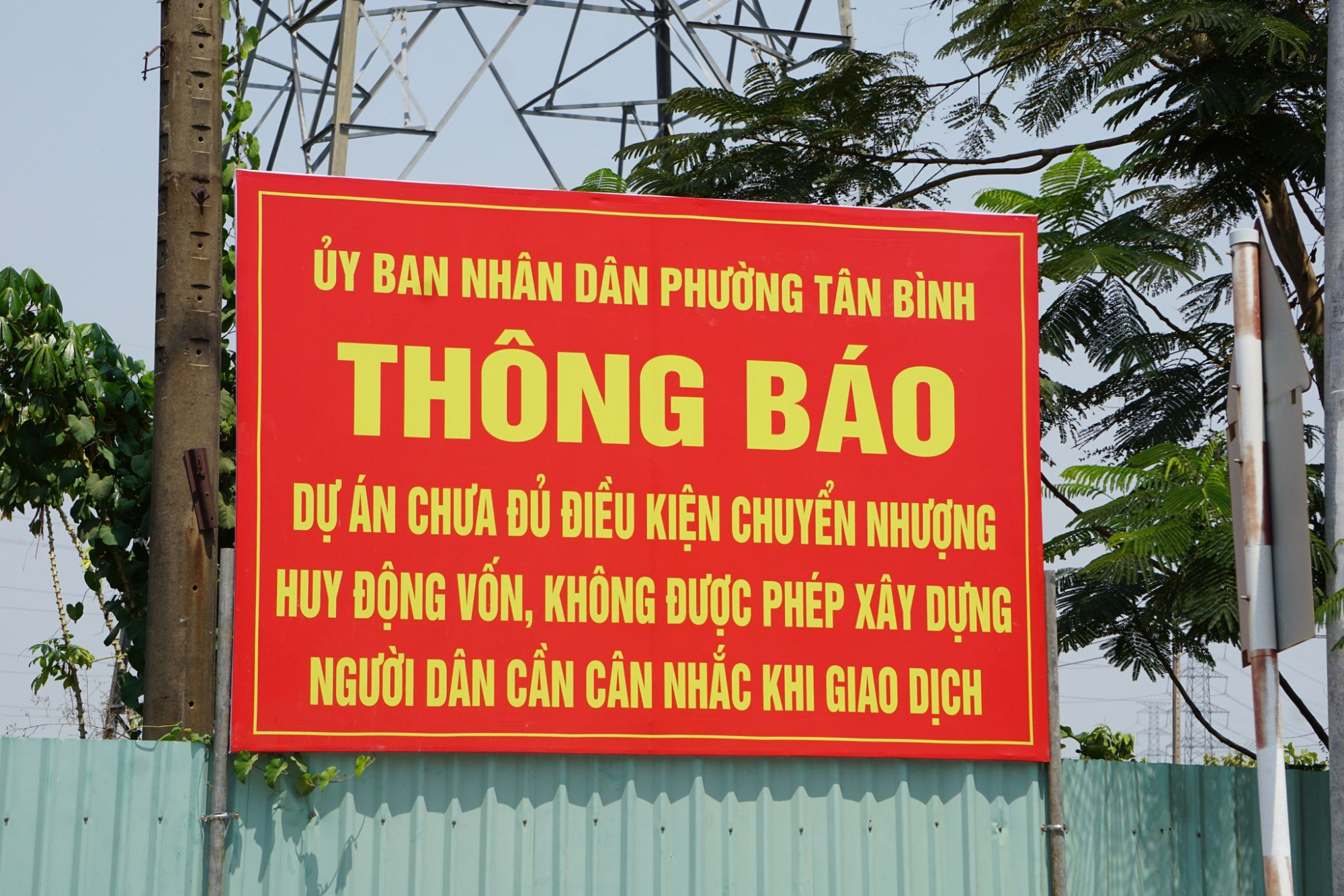 Theo ghi nhận của chúng tôi vào ngày 24/3, trước dự án, cơ quan chức năng vẫn đang cấm biển cảnh báo dự án chưa đủ điều kiện huy động vốn, không được phép xây dựng.