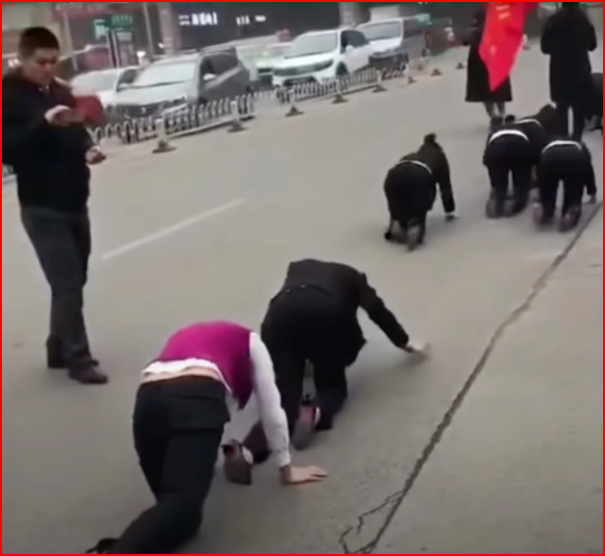 Hồi tháng 1-2019, một công ty ở tỉnh Sơn Đông - Trung Quốc cũng hứng chỉ trích vì phạt các nữ nhân viên bò bằng đầu gối và bàn tay trên đường phố đông đúc sau khi họ không hoàn thành được chỉ tiêu của năm. 