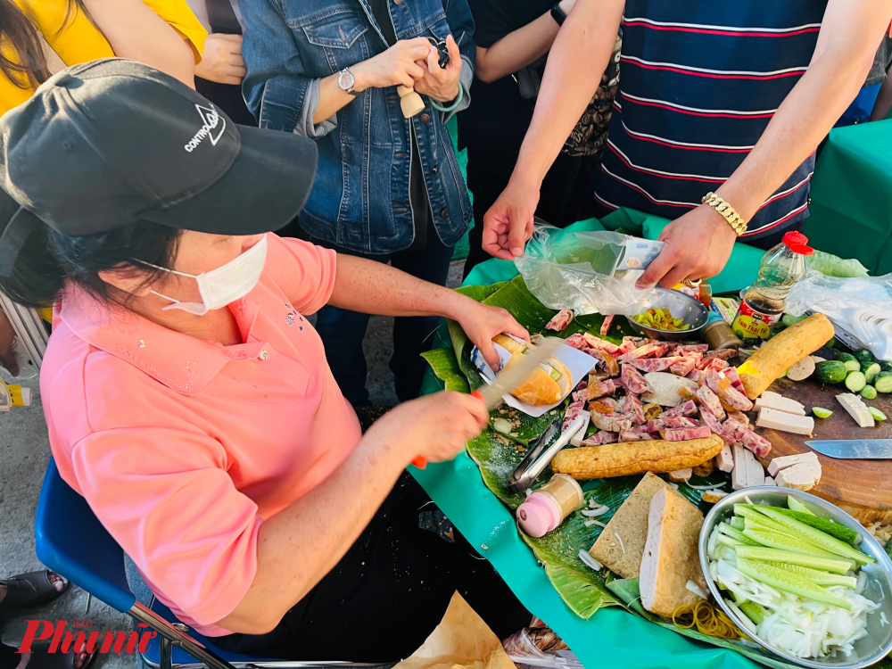 Lễ hội Bánh Mì Việt Nam lần thứ nhất chính thức khai mạc hôm nay (30/3) thu hút khoảng 120 gian hàng,
