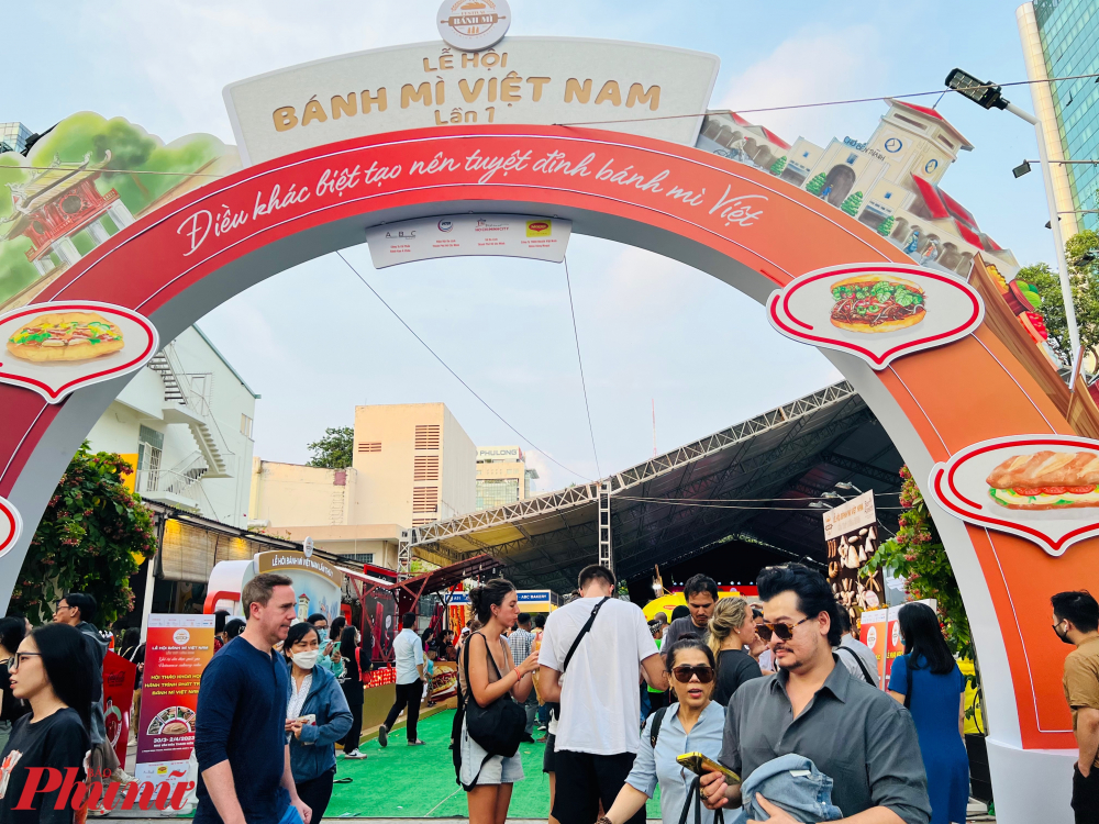 Lễ hội Bánh mì Việt Nam lần I diễn ra từ 30/3-4/2/2023. Lễ hội nhầm mục đích quảng bá văn hóa ẩm thực, du lịch để  kích thích nhu cầu mua sắm của du khách, trong đó có hoạt động xúc tiến du lịch TPHCM và cả nước rước cao điểm Hè 2023.Bên cạnh các chương trình hoạt động kể trên, còn có các hoạt động văn nghệ liên tục diễn ra tại sân khấu chính của sự kiện Lễ hội nhằm thu hút sự tham gia của công chúng và du khách. 