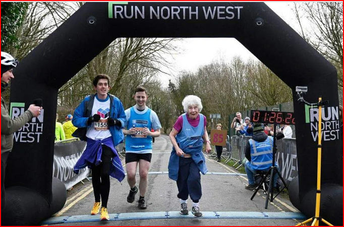 Cô Barbara Thackray đã lập thành tích cá nhân tốt nhất là 85 phút chạy 10km tại Run North West Trafford vào ngày 5 tháng 3. ẢNH: ST ANN'S HOSPICE/FACEBOOK