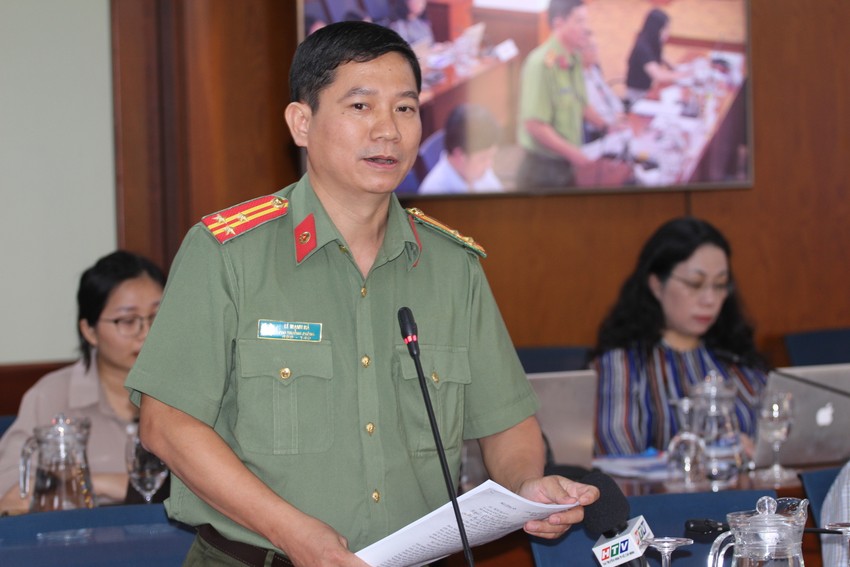 Thượng tá Lê Mạnh Hà tại họp báo