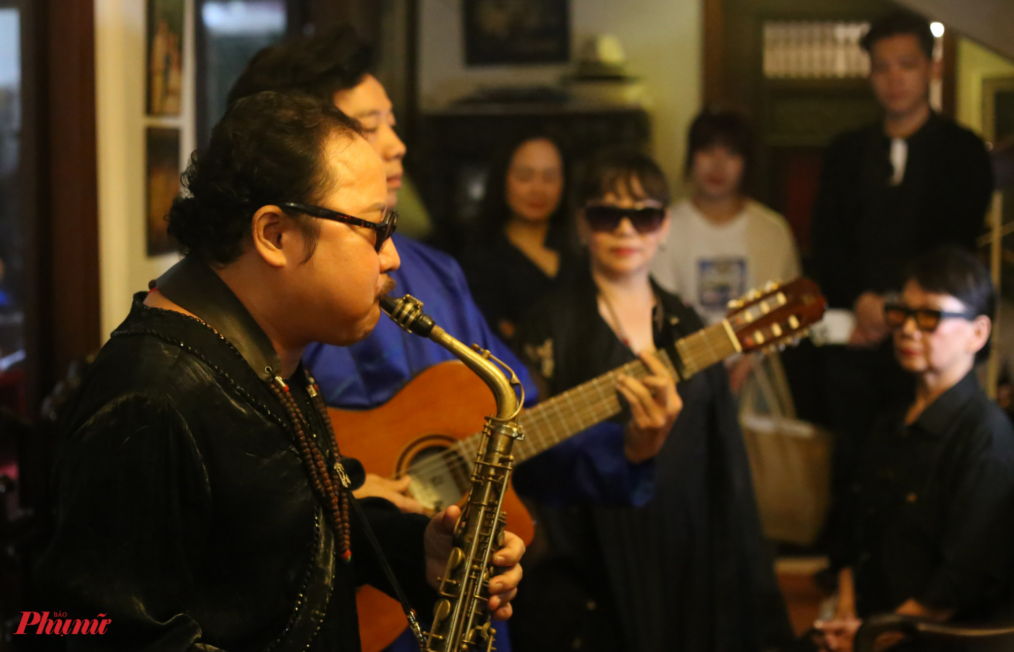 Nghệ sĩ Trần Mạnh Tuấn biểu diễn 2 nhạc phẩm của nhạc sĩ Trịnh Công Sơn 