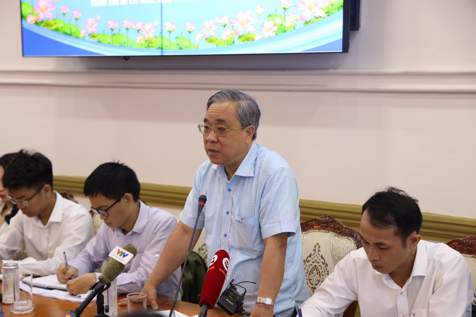 Ông Nguyễn Ngọc Hòa phát biểu tại phiên họp
