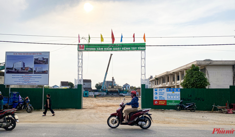 Trụ sở UBND huyện Sơn Tịnh đã được đập bỏ để xây dựng Trung tâm kiểm soát bệnh tật tỉnh Quảng Ngãi