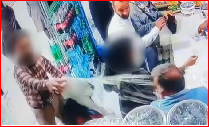 Hũ sữa chua bị ném vào những người phụ nữ không mặc quần áo trong một cửa hàng ở Iran