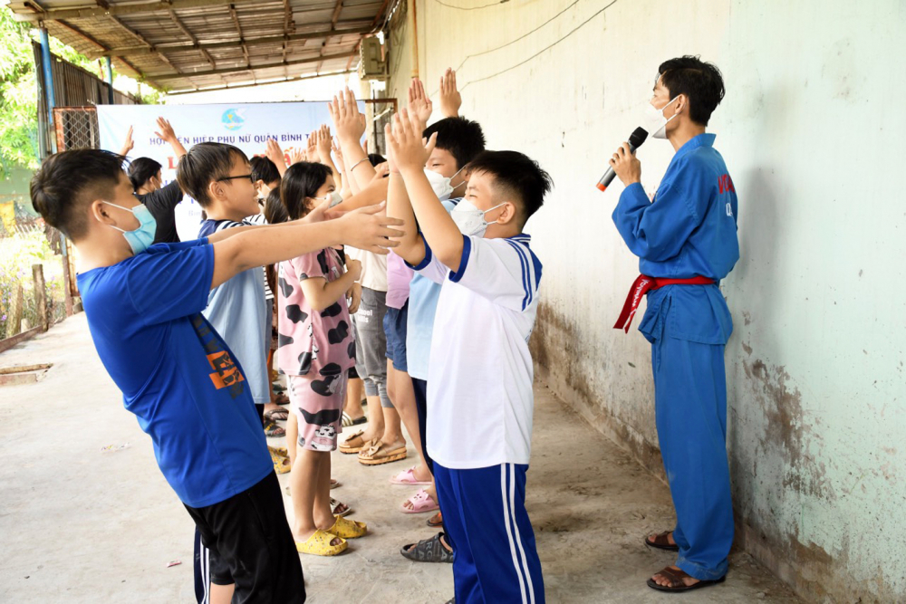 Hội LHPN quận Bình Tân tổ chức lớp tập huấn kỹ năng tự vệ cho trẻ em ở khu nhà trọ