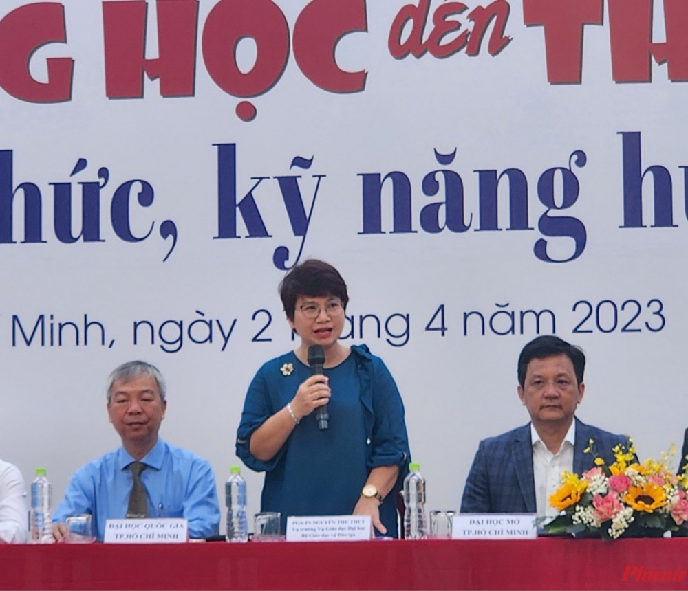Bà Nguyễn Thu Thủy - Vụ trưởng Vụ Giáo dục Đại học, Bộ GDĐT - tại chương trình tư vấn