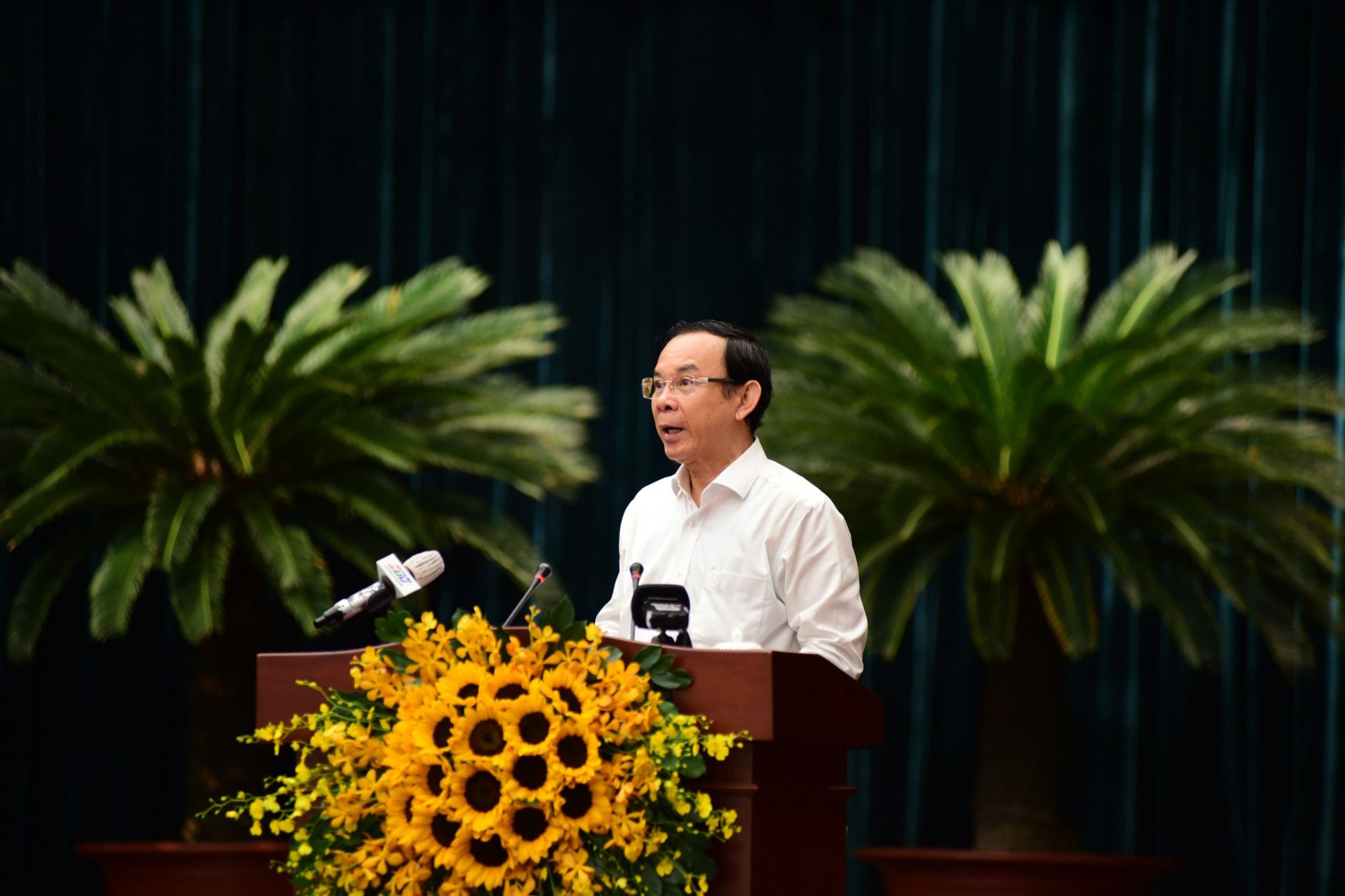 Bí thư Thành ủy TPHCM Nguyễn Văn Nên phát biểu tại hội nghị