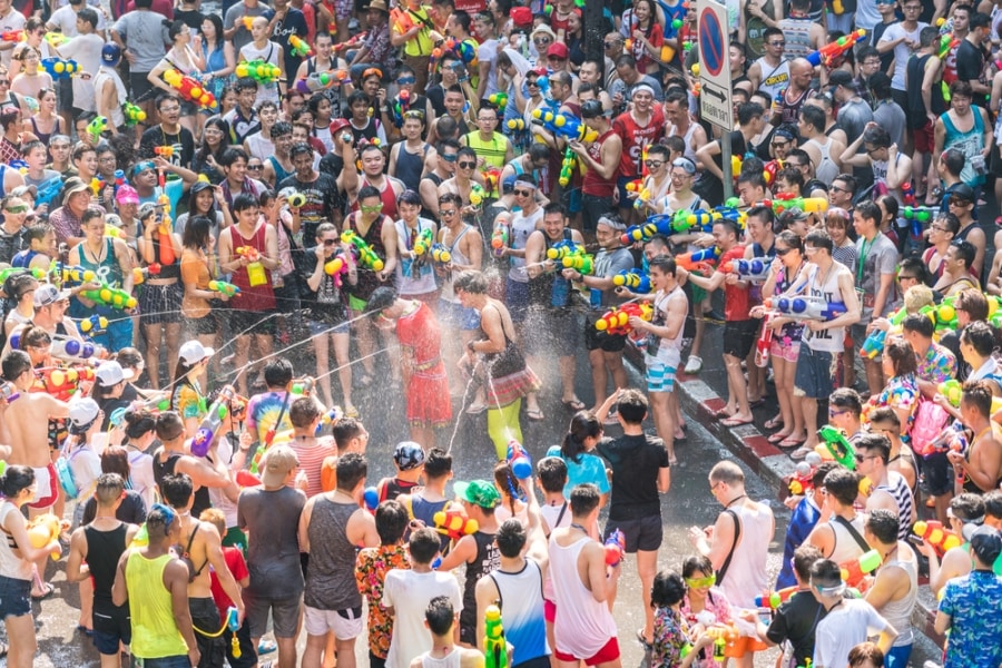 Songkran nổi tiếng là lễ hội quan trọng nhất của Thái Lan, thu hút hàng triệu lượt du khách quốc tế hàng năm