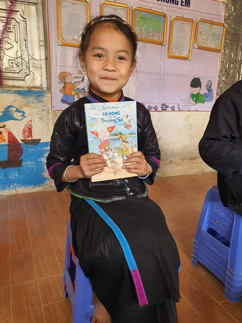 Sách được em Vũ Yến và Quỹ LOAN tặng cho trường, thuộc dự án Book for a better future. 
