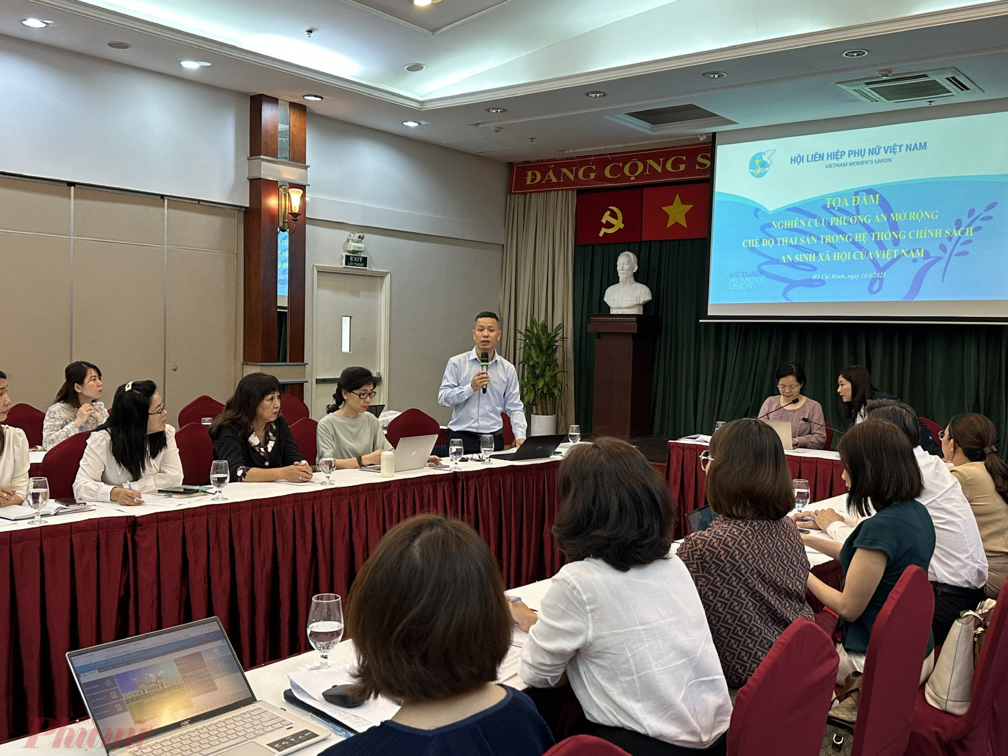 Các đại biểu tham gia góp ý tại chương trình tọa đàm nghiên cứu phương án mở rộng chế độ thai sản trong hệ thống chính sách an sinh xã hội của Việt Nam