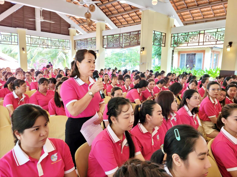 Cán bộ Hội Phụ nữ các cấp tham gia đóng góp ý kiến để nâng cao chất lượng hoạt động của tổ chức hội cơ sở