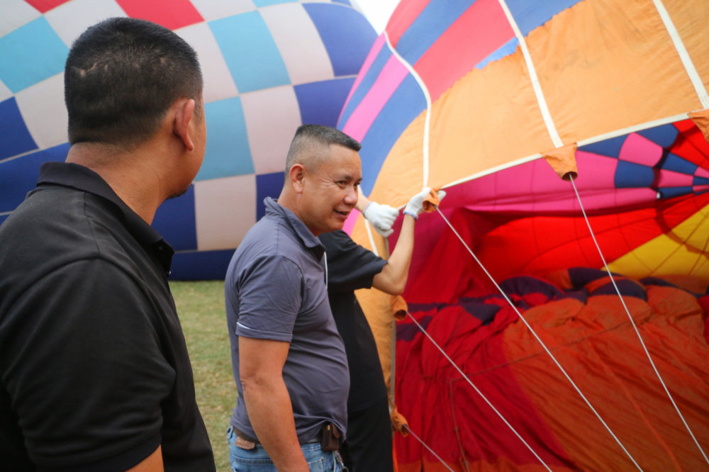 Số lượng khinh khí cầu trình diễn trong lễ hội dự kiến gồm 12 quả khinh khí cầu lớn đường kính 25-28m, bay cao từ 300-500m, có thể chở 2-3 du khách cùng phi công điều khiển